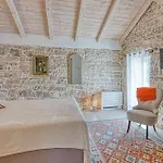 Vakantiehuis Lovely In *